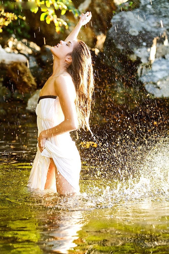 Marie Avgeropoulos in Fort Worth