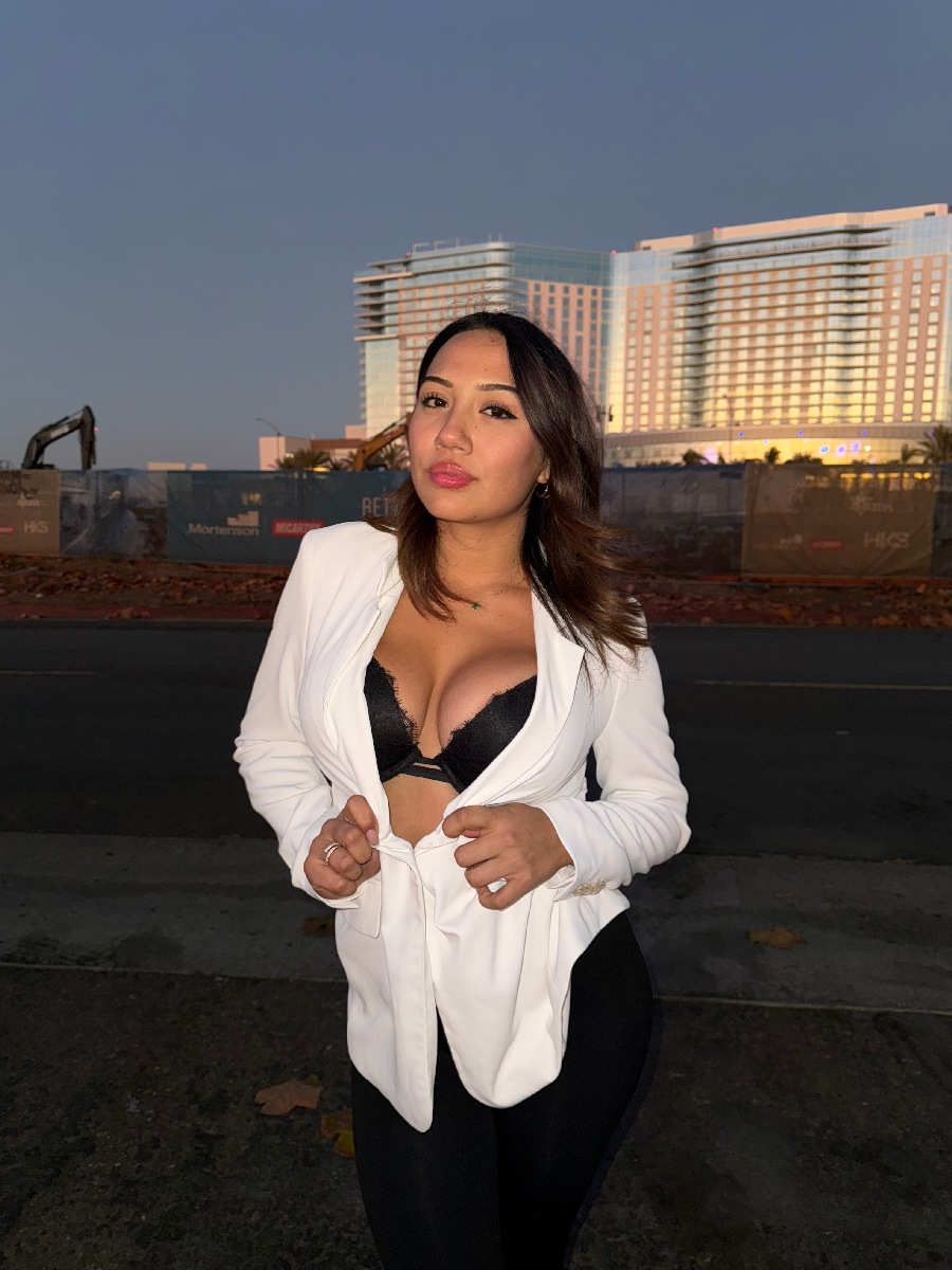 Take a pause and enjoy Ali Cruz — streaming from Fort Worth