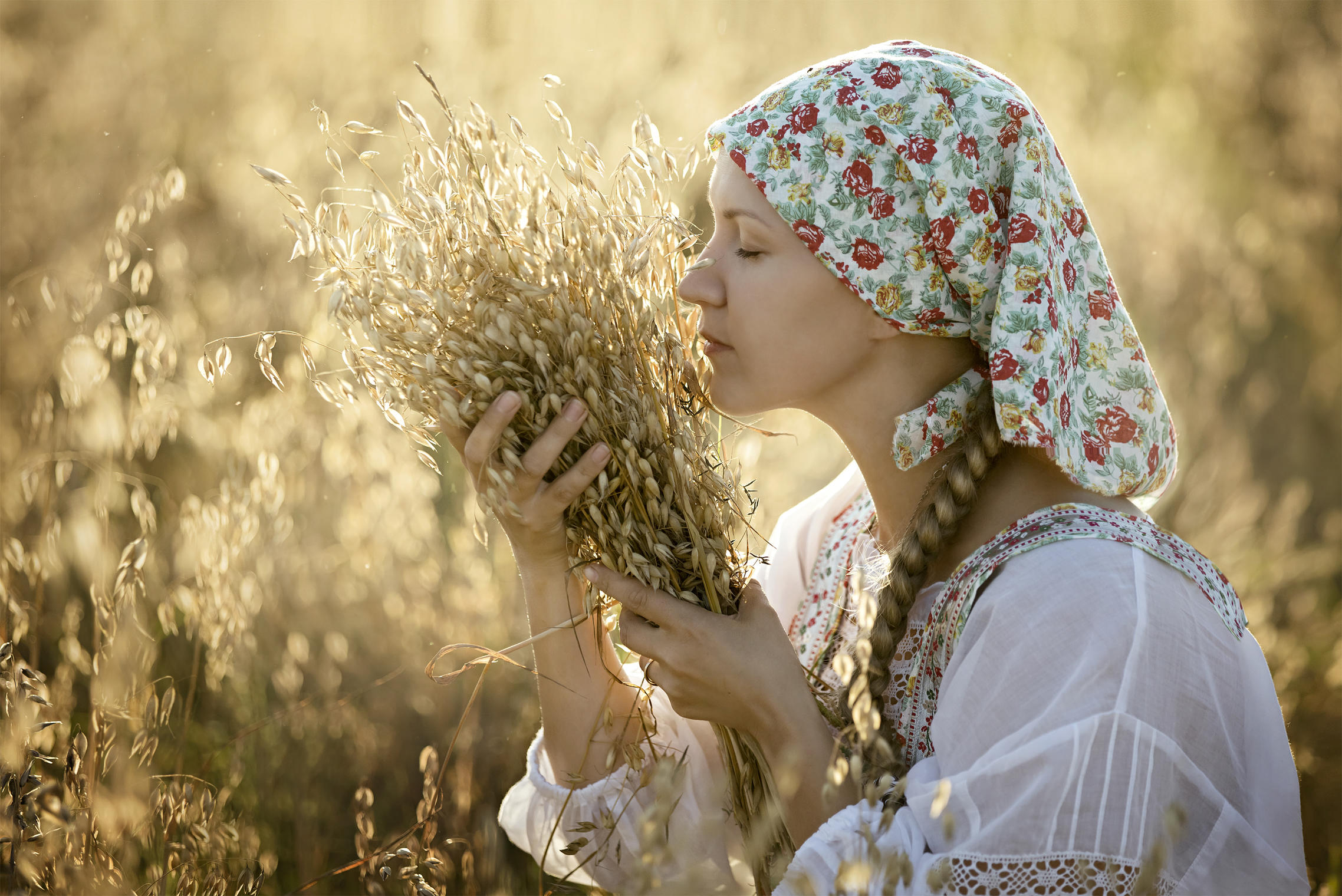 Photo Women in Slavic costumes in Fort Worth